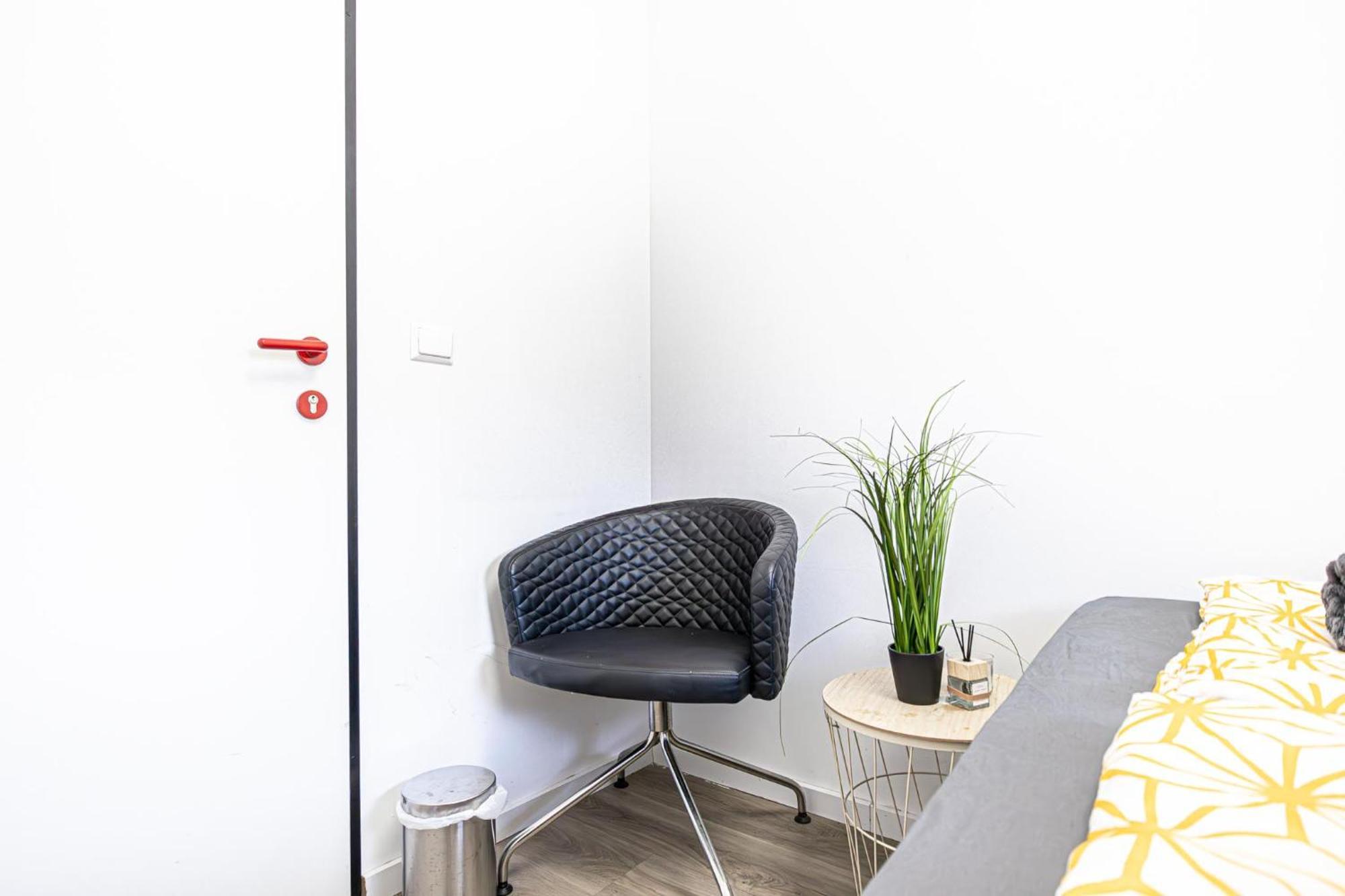 Near Schoenbrunn - Economy Rooms In Shared Apartment At Meidling Train Station Wina Bagian luar foto