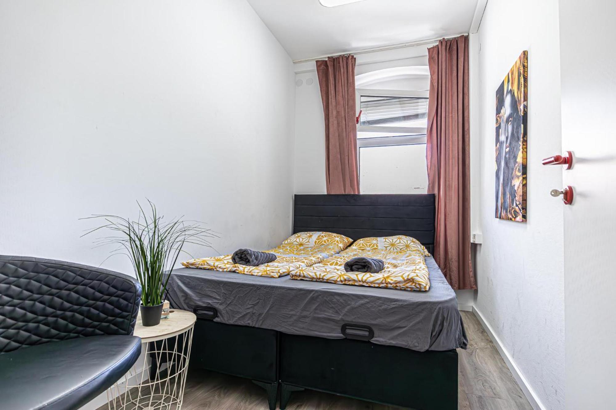 Near Schoenbrunn - Economy Rooms In Shared Apartment At Meidling Train Station Wina Bagian luar foto