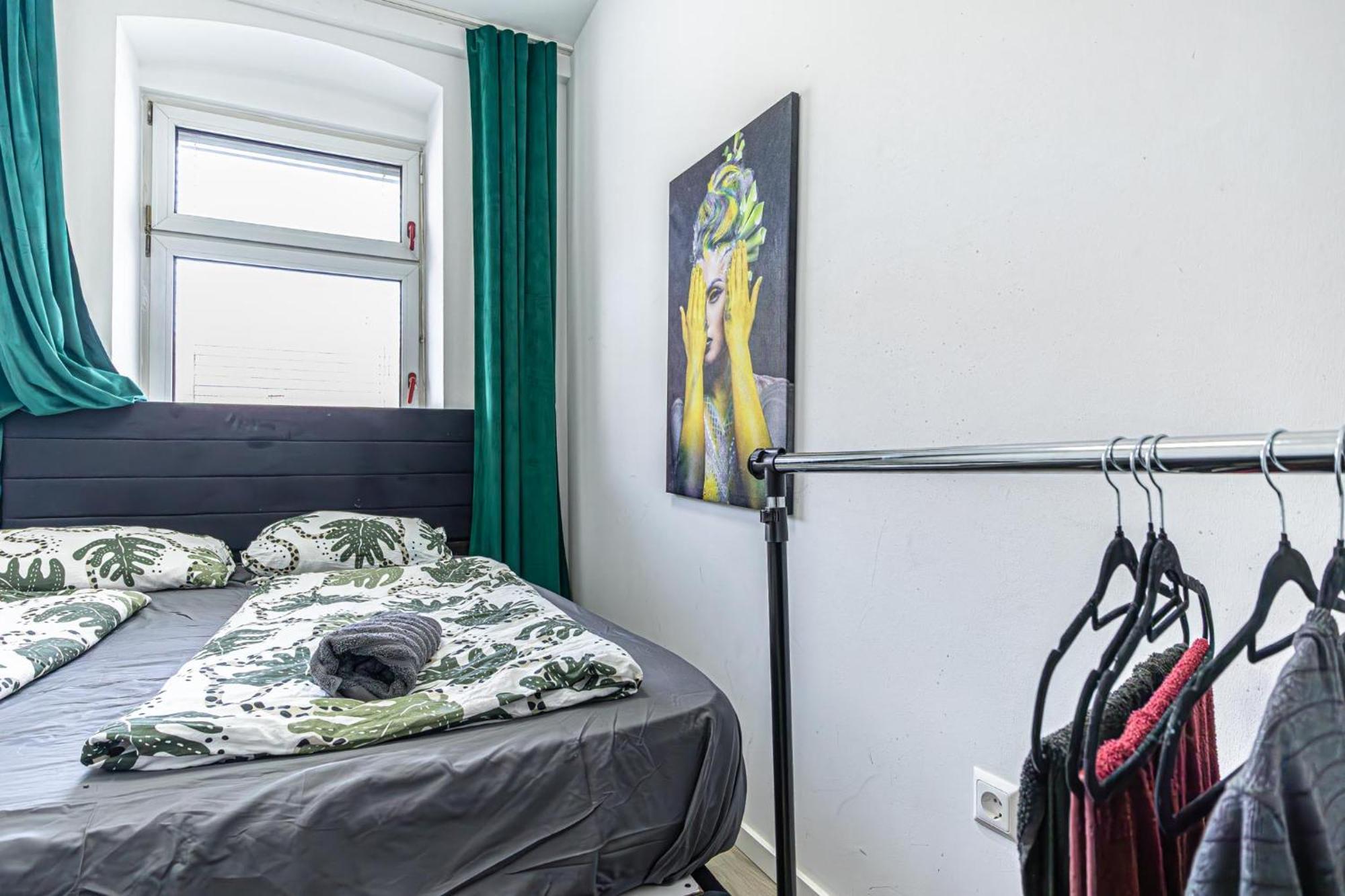 Near Schoenbrunn - Economy Rooms In Shared Apartment At Meidling Train Station Wina Bagian luar foto