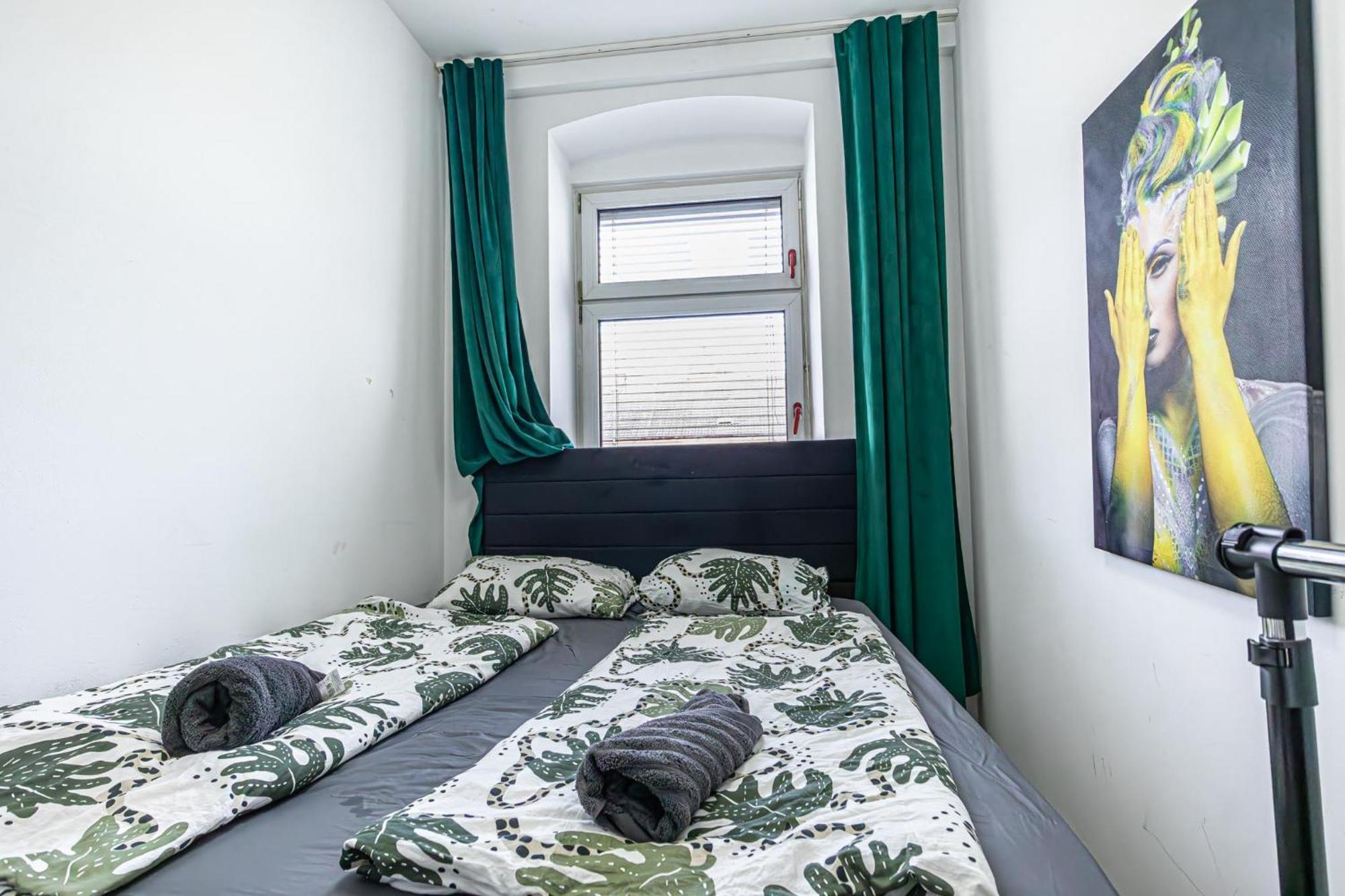 Near Schoenbrunn - Economy Rooms In Shared Apartment At Meidling Train Station Wina Bagian luar foto