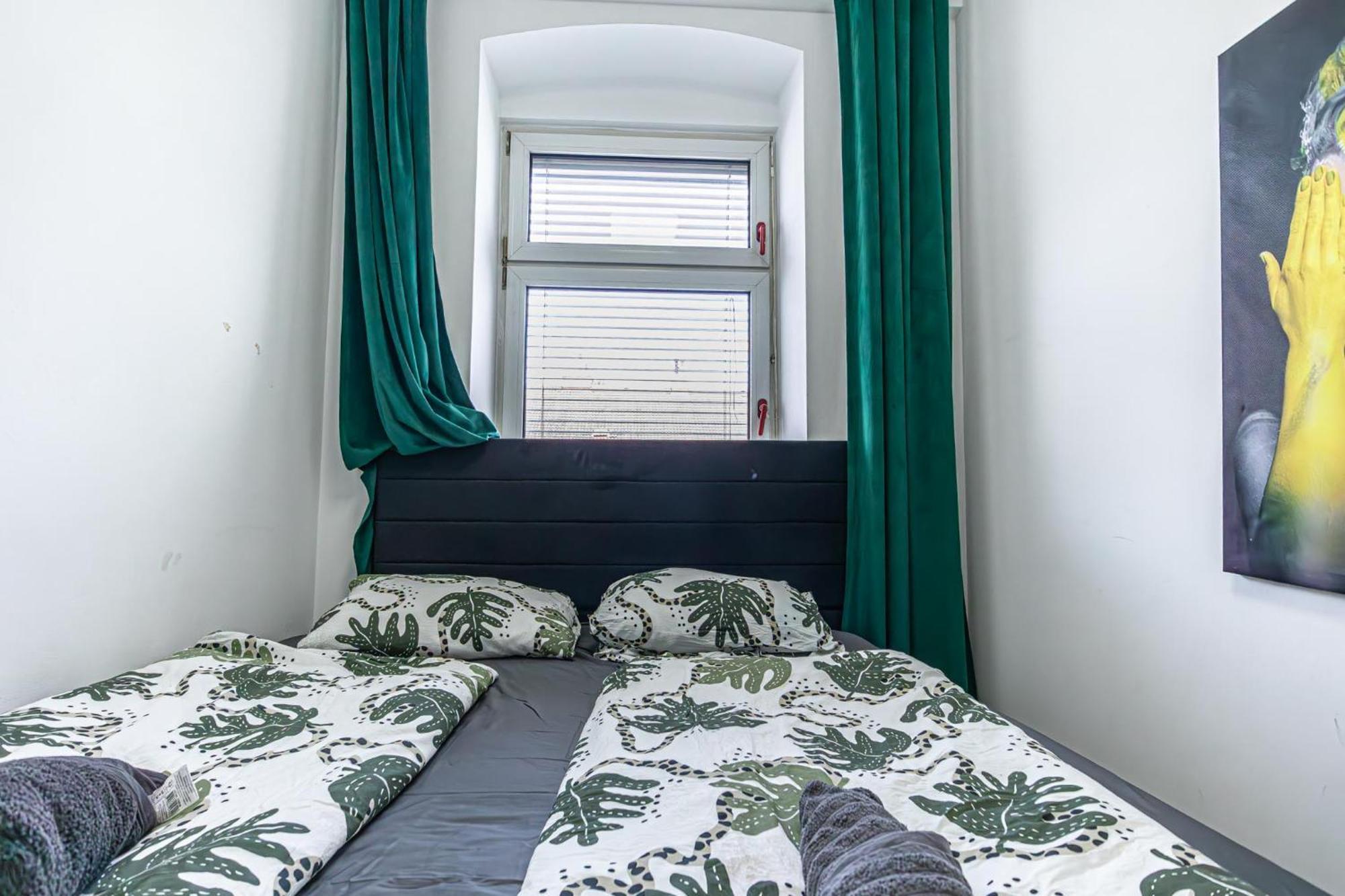 Near Schoenbrunn - Economy Rooms In Shared Apartment At Meidling Train Station Wina Bagian luar foto
