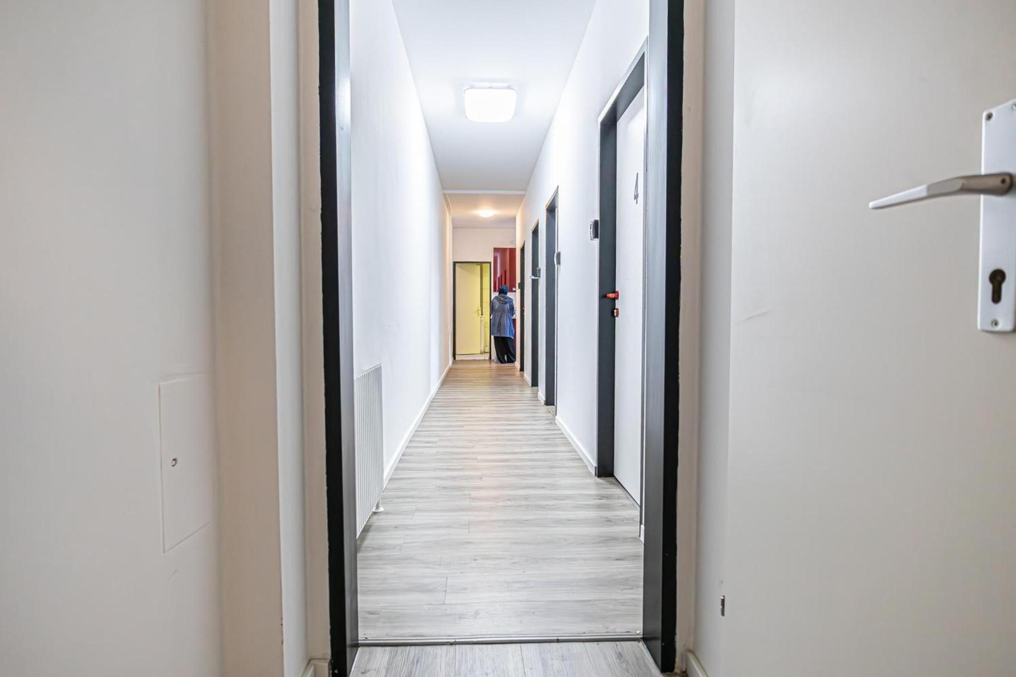 Near Schoenbrunn - Economy Rooms In Shared Apartment At Meidling Train Station Wina Bagian luar foto
