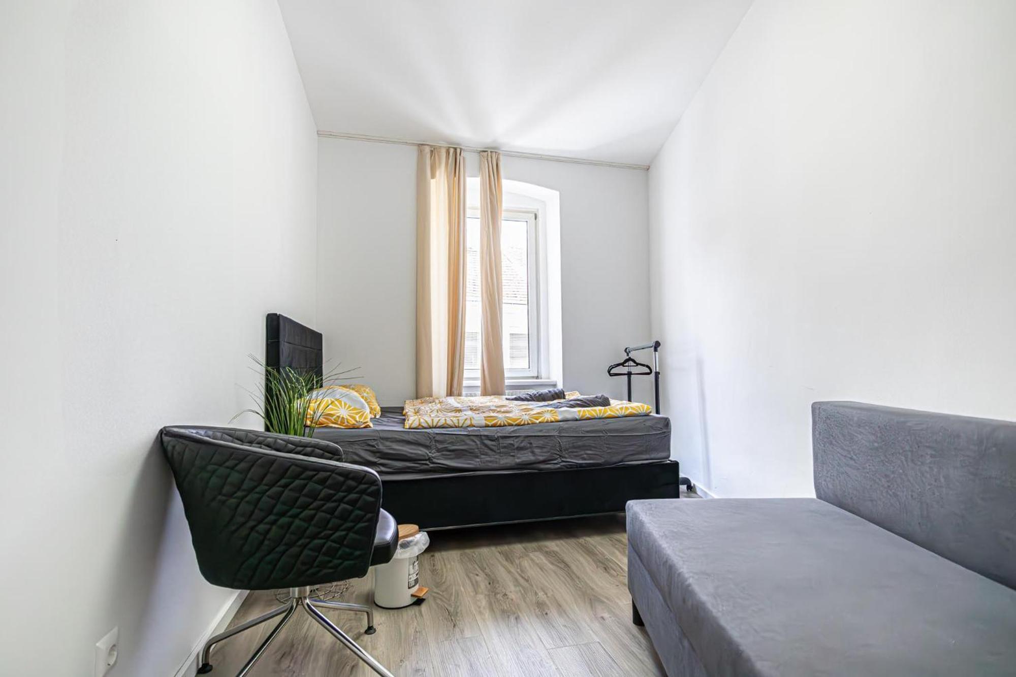 Near Schoenbrunn - Economy Rooms In Shared Apartment At Meidling Train Station Wina Bagian luar foto