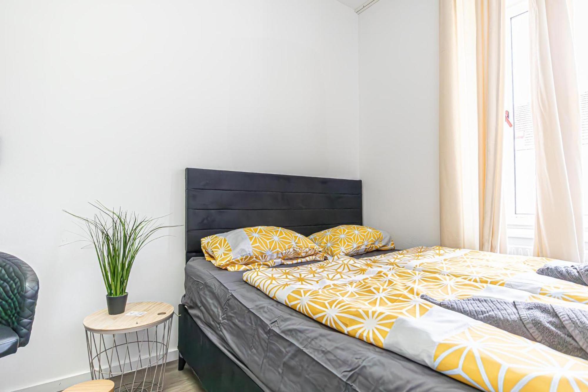 Near Schoenbrunn - Economy Rooms In Shared Apartment At Meidling Train Station Wina Bagian luar foto