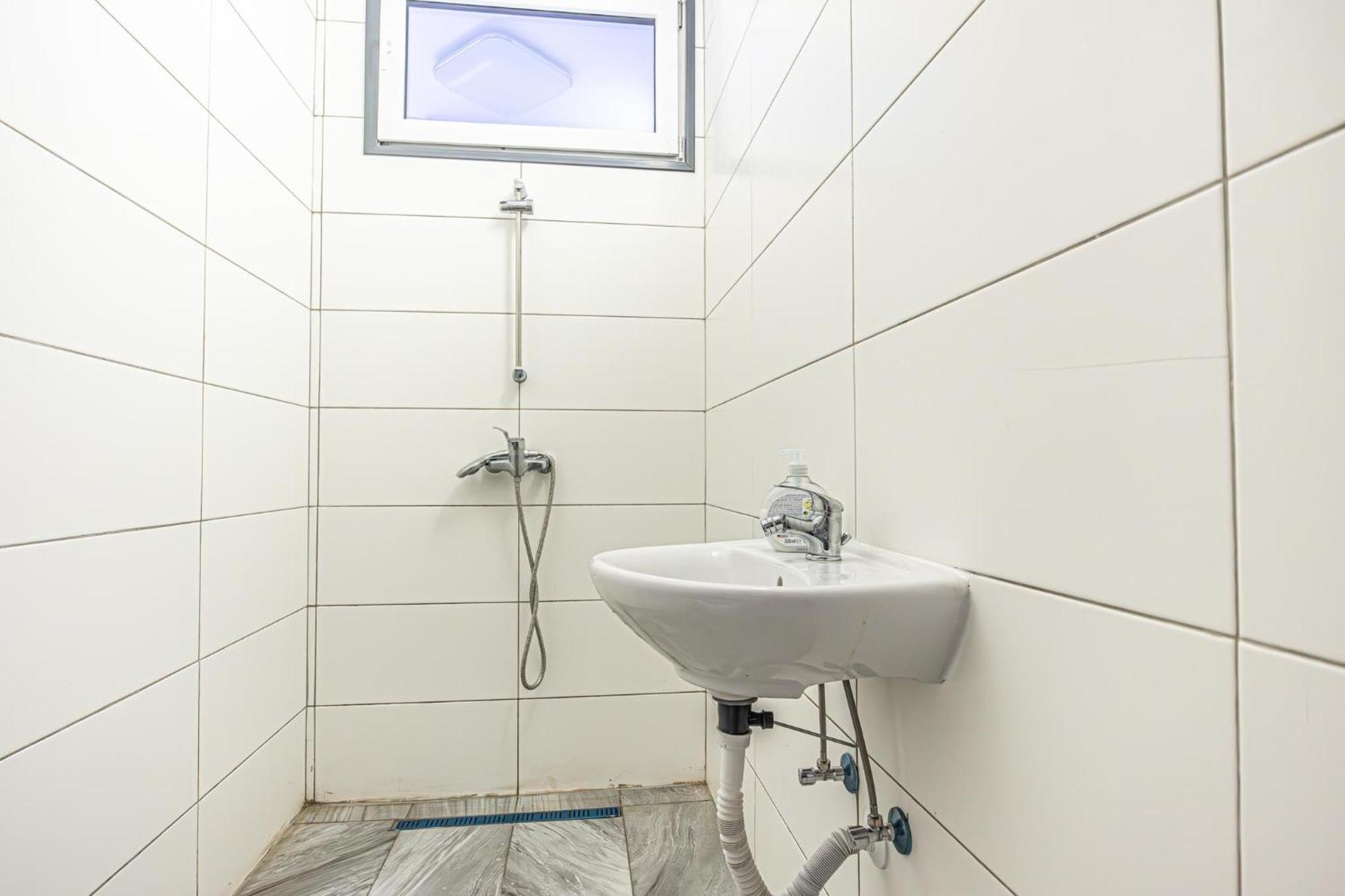 Near Schoenbrunn - Economy Rooms In Shared Apartment At Meidling Train Station Wina Bagian luar foto