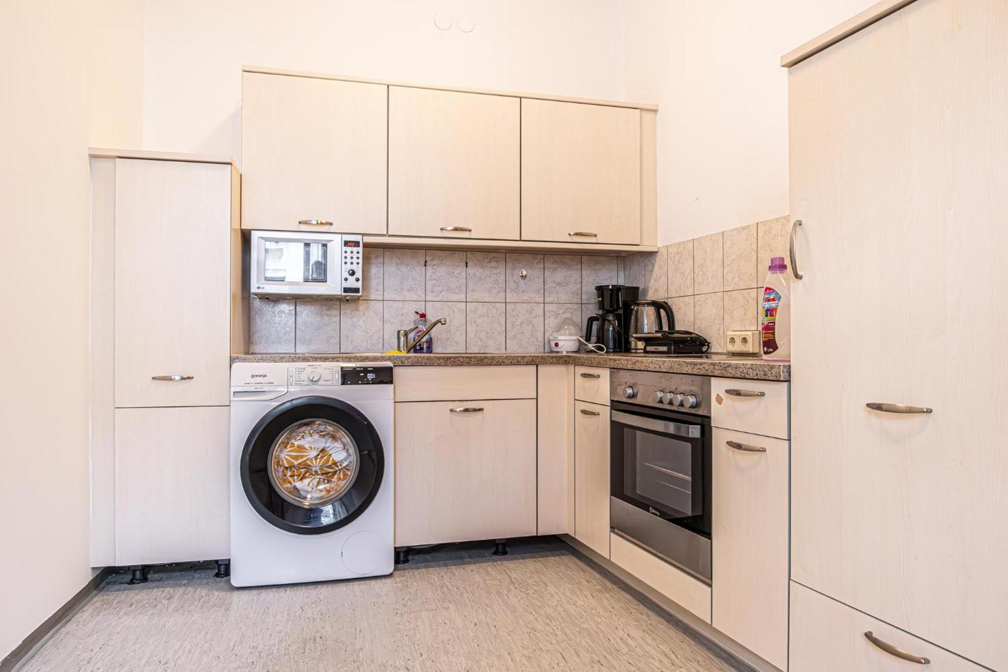 Near Schoenbrunn - Economy Rooms In Shared Apartment At Meidling Train Station Wina Bagian luar foto