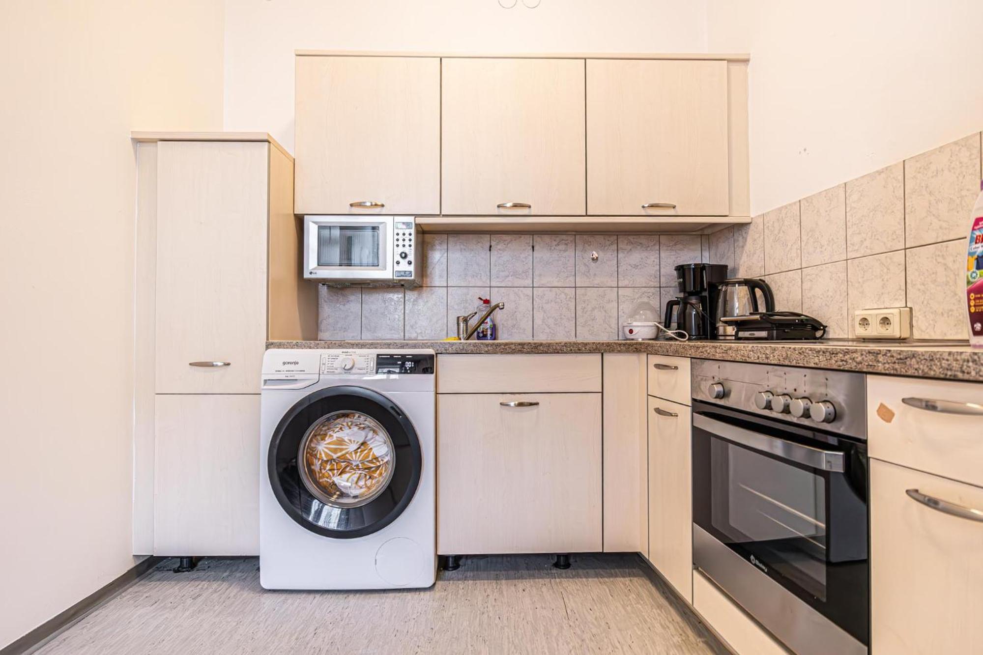 Near Schoenbrunn - Economy Rooms In Shared Apartment At Meidling Train Station Wina Bagian luar foto