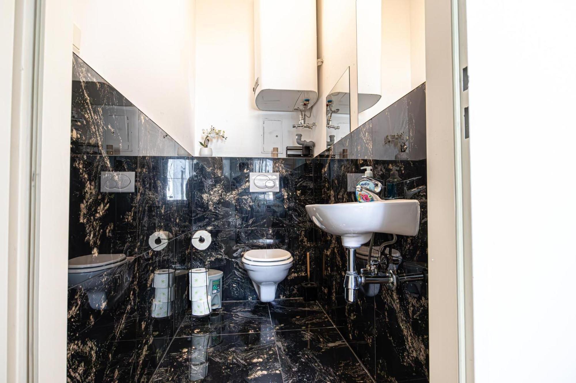 Near Schoenbrunn - Economy Rooms In Shared Apartment At Meidling Train Station Wina Bagian luar foto
